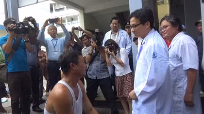 Phó Thủ tướng Vũ Đức Đam làm việc với 2 bệnh viện và kiểm tra tình hình bệnh dịch
