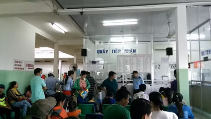 Liệt mặt cả tháng chữa không đỡ, phát hiện bệnh "giang mai thần kinh"