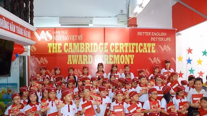 Hơn 100 học sinh Trung tâm Anh ngữ VAstar nhận được chứng chỉ Quốc tế Cambridge 