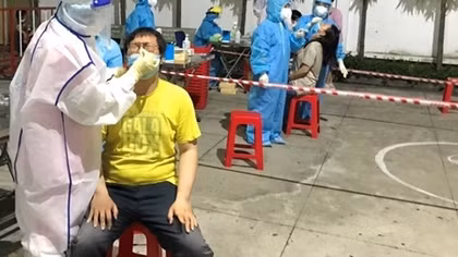 Hai trường hợp nghi nghiễm trong cùng một gia đình khi đi khám tại bệnh viện FV