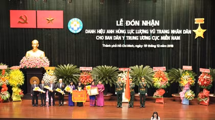 Ban Dân Y Trung ương cục miền Nam đón nhận danh hiệu Anh hùng Lực lượng Vũ trang Nhân dân