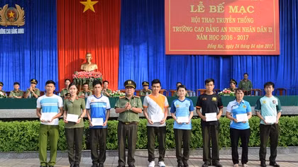 Bế mạc Hội thao truyền thống trường Cao đẳng ANND II