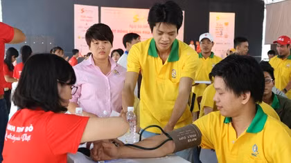 Giọt máu hồng chia sẻ yêu thương