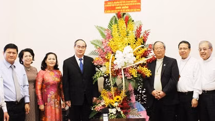Bí thư Thành ủy Nguyễn Thiện Nhân thăm cơ sở tôn giáo