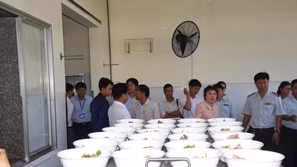 “Cái bụng” của công nhân mất an toàn do ông chủ làm ngơ với cái bếp 