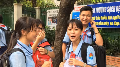 Chủ đề sự hâm mộ thần tượng của giới trẻ đi vào đề thi văn lớp 10
