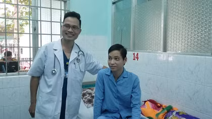 80 giờ lọc máu liên tục cứu sống một tân binh bị viêm não mô cầu