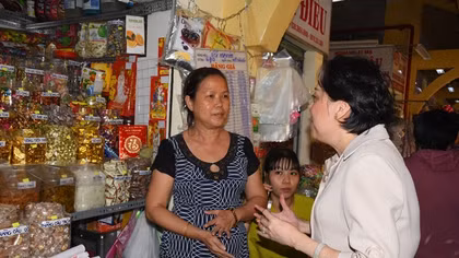 Ra quân kiểm tra các hộ kinh doanh mặt hàng thực phẩm Tết