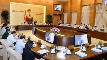 “Thay vỏ phải thay cả ruột”