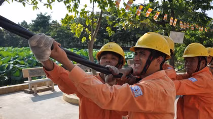 Thái Bình, Nam Định, Hà Nam "tối om" do bão