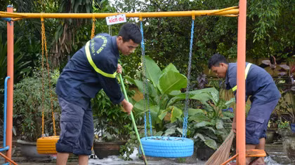 Công an tỉnh Quảng Nam giúp người dân khắc phụ sau lũ
