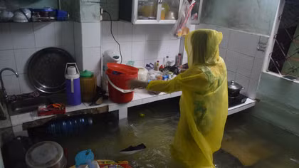 Nước lên nhanh, người dân trở tay không kịp