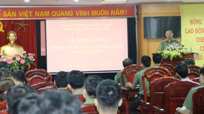 Khai giảng lớp bồi dưỡng chính trị cho đảng viên mới trong CAND