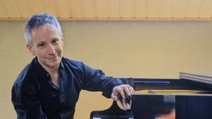 Nghệ sĩ tài năng người Pháp độc tấu piano cổ điển tại Hà Nội