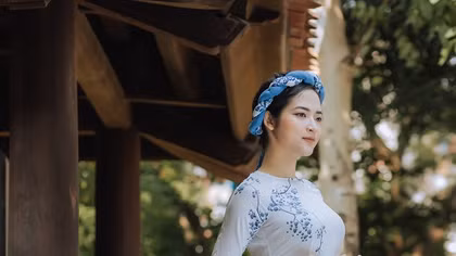 Duyên dáng áo dài trong sắc thu phố cổ Hà thành