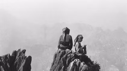 Vẻ đẹp thuần khiết, đầy cảm xúc của Đồng Văn qua ảnh đen trắng