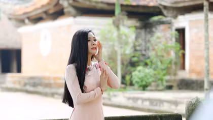 Sao Mai 2011 Lương Nguyệt Anh chào mừng 20-10 bằng MV về mẹ