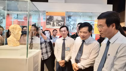 Bảo tàng Hồ Chí Minh khai mạc triển lãm chào mừng 130 năm ngày sinh của Bác
