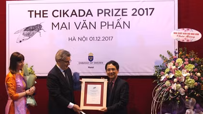Nhà thơ Mai Văn Phấn giành giải thưởng Cikada của Thụy Điển