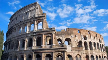 Bị bắt vì "gỡ gạch" từ đấu trường Colosseo bỏ túi làm kỷ niệm 
