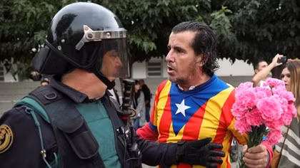 Vén bức màn “đòi rũ áo ra đi” của xứ Catalonia