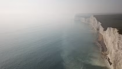 Hàng trăm người dân Anh nhập viện vì... "sương mù" bí ẩn 