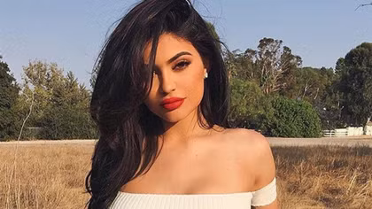 Kylie Jenner "thổi bay" 1,3 tỷ USD của Snapchat chỉ bằng một câu nói 