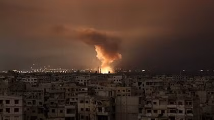 Liên quân Mỹ không kích Syria, "dằn mặt" IS sau tuyên bố rút quân 