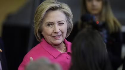 Bà Hillary Clinton lại tiếp tục... tranh cử 