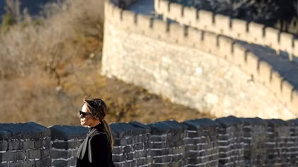 Đệ Nhất Phu nhân Melania “đẹp như tạc tượng” tại Vạn Lý Trường Thành 