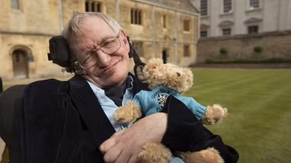 Bảy câu nói để đời của "huyền thoại khoa học" Stephen Hawking