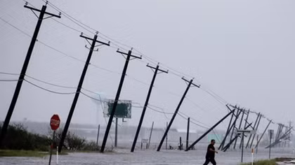 Mỹ đau đầu "giải quyết" bão Harvey tránh đóng cửa chính phủ