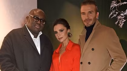 Vợ chồng Beckham tay trong tay không rời sau tiệc chào mừng Giáng sinh 