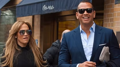 "Cô đào" Jennifer Lopez "úp mở" chuyện lên xe hoa lần thứ tư 
