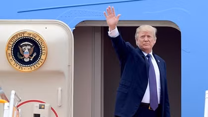 Tổng thống Donald Trump rời Hà Nội, kết thúc tốt đẹp chuyến thăm Việt Nam 