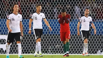 Ronaldo sút hỏng phạt đền, Bồ Đào Nha tiếp tục bị chia điểm