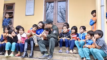 Trung đoàn CSCĐ Trung bộ đem nghĩa tình tới biên cương Tổ quốc"