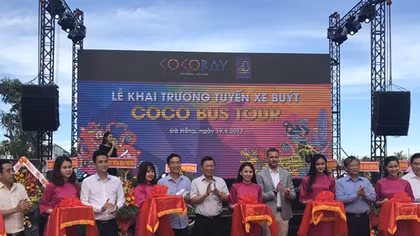 Khai trương xe buýt du lịch hai tầng mui trần đầu tiên tại Việt Nam