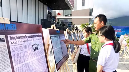 Hàng trăm bài báo tham gia triển lãm “Tư liệu báo chí về Hoàng sa” 