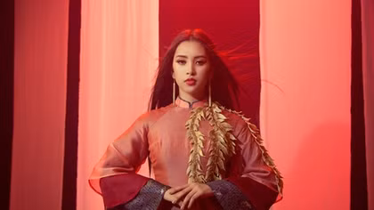 Hoa hậu Tiểu Vy khoe giọng hát bằng bản hit “Lạc Trôi” của Sơn Tùng tại Miss World