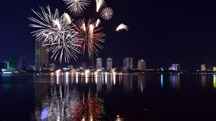 Những dòng sông bằng ánh sáng muôn màu của pháo hoa khai mạc DIFF 2019