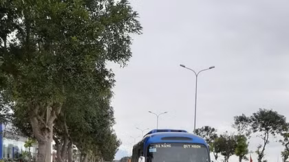 Va chạm với xe khách, 2 cha con thương vong trên đường đi chơi Tết