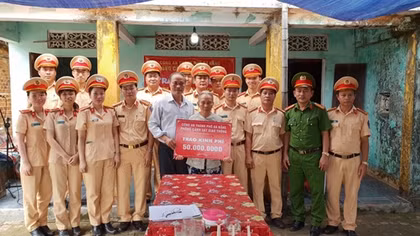 CSGT Đà Nẵng bàn giao nhà tình nghĩa cho gia đình chính sách 