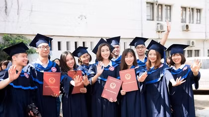 Hoa hậu Đỗ Mỹ Linh nhận bằng cử nhân