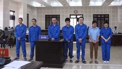 Tổ chức cho hàng chục người Trung Quốc nhập cảnh, ở “chui” để đánh bạc