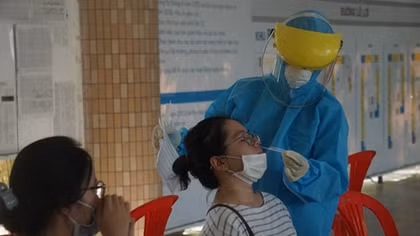 Xét nghiệm COVID-19 cho thí sinh, cán bộ coi thi tốt nghiệp THPT