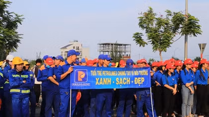 Hơn 2.000 người hưởng ứng Chiến dịch “Làm cho thế giới sạch hơn”