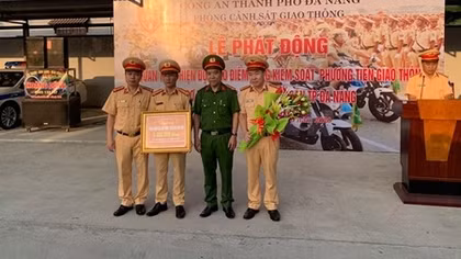 Thưởng lực lượng CSGT xử lý nhóm người điều khiển xe môtô bốc đầu