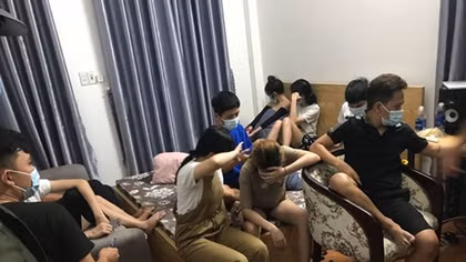 Mua khí cười trên mạng để lập hội ăn nhậu 