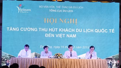 Việt Nam hướng du lịch trở thành ngành kinh tế mũi nhọn và thực hiện Luật du lịch